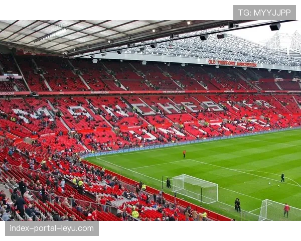 “欧冠之夜”主题活动在伦敦特拉法加广场举行，吸引数千球迷参与