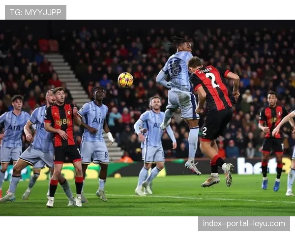 技术应用：部分英超俱乐部开始使用无人机航拍训练，分析定位球站位